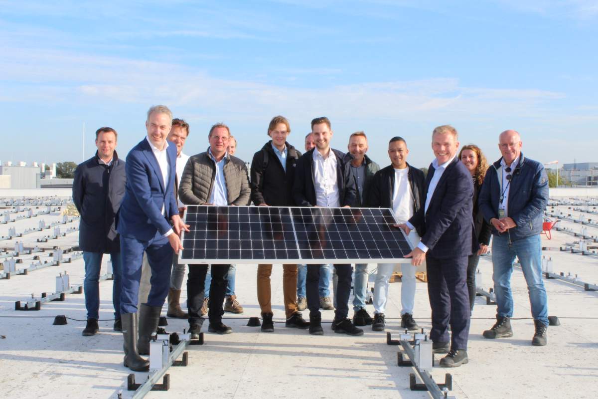 <p><strong>NetZero in 2040</strong><br>We werken hard aan onze duurzaamheidsdoelstellingen. Dit doen we bijvoorbeeld door een gasloos Recycling Centre, 7500 zonnepanelen op het terrein, een zonnecarport op de parkeerplaats met nog eens 1400 panelen en en eigen energiewerkgroep die zich buigt over vraagstukken op het gebied van duurzaamheid.&nbsp;</p>