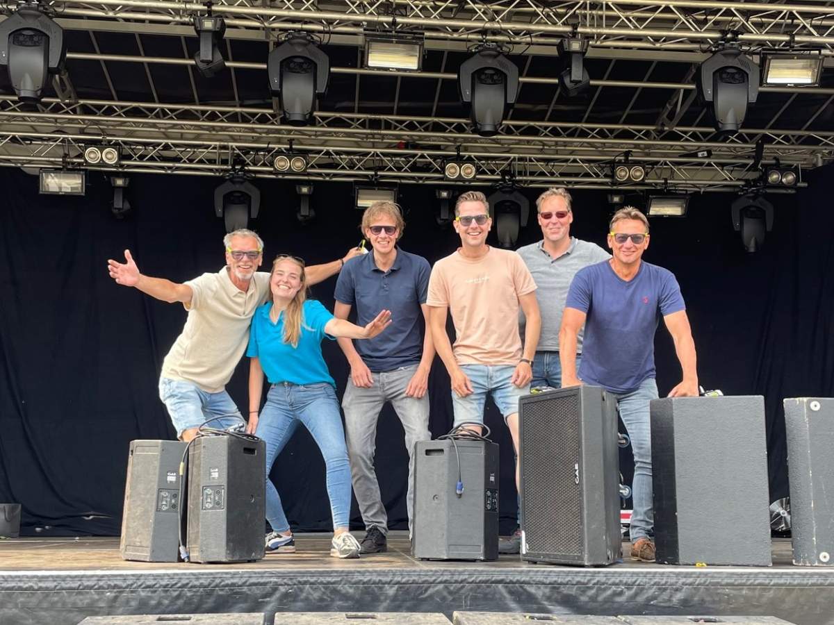 <p><strong>Vrijwilligerswerk</strong><br>Door het jaar heen doen we mee met verschillende vrijwilligersprojecten rondom Almelo. Elke medewerker krijgt de mogelijkheid om 1 dag per jaar betaald mee te helpen. Ook krijg je ruimte om onder werktijd bloed te doneren via Sanquin at Work.&nbsp;</p>